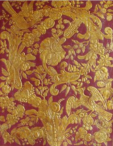 Wallpaper-abondance-red-on-classic-gold