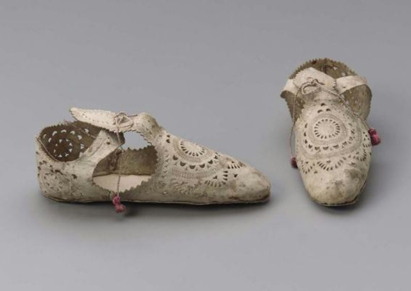 elizabethan-shoes